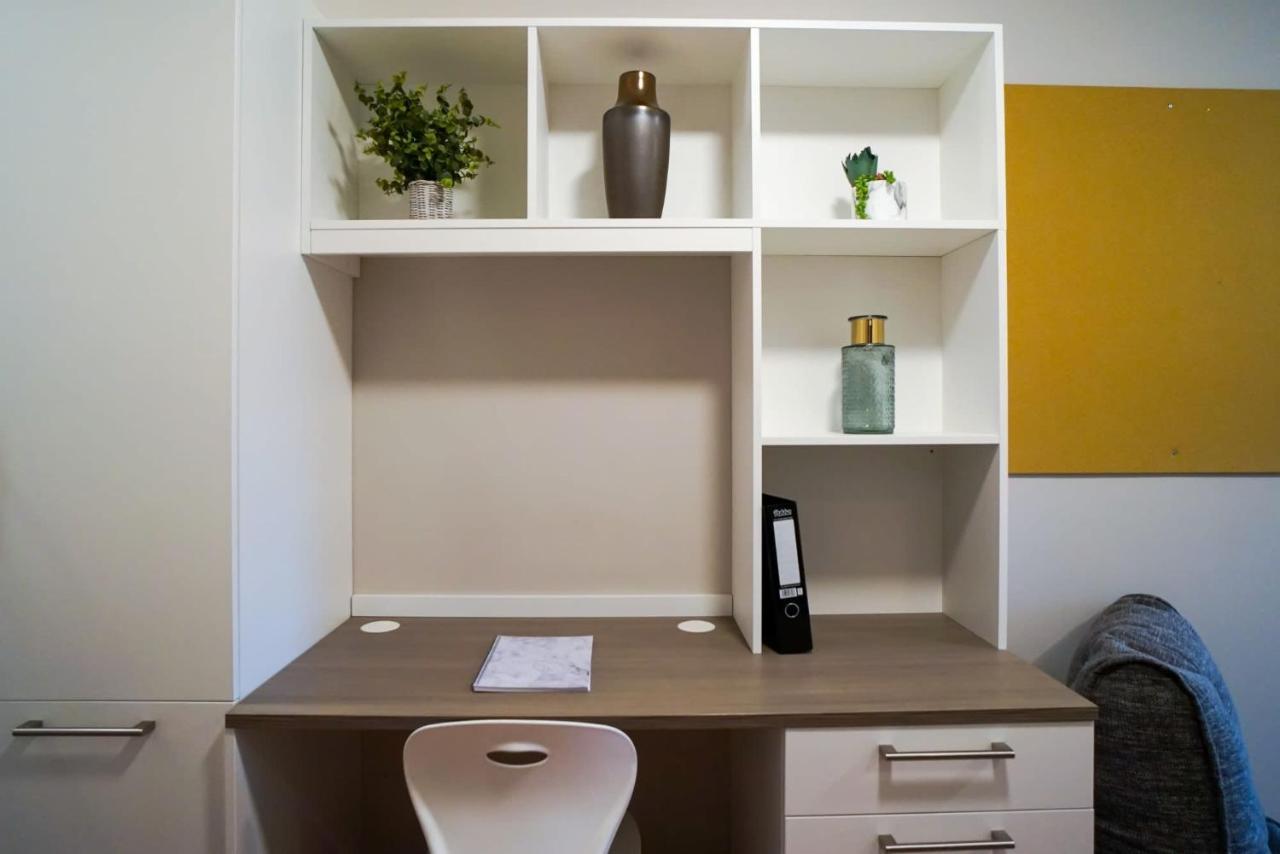1 Bedroom Apartments, Studios And Ensuite Bedrooms With Shared Kitchen At Centro House In Стърлинг Екстериор снимка